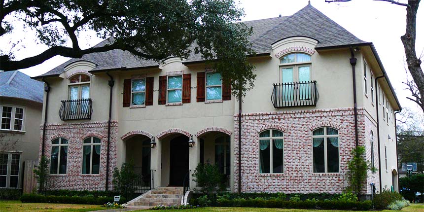 Large-scale luxury homes built by Watermark Builders in Bellaire Texas