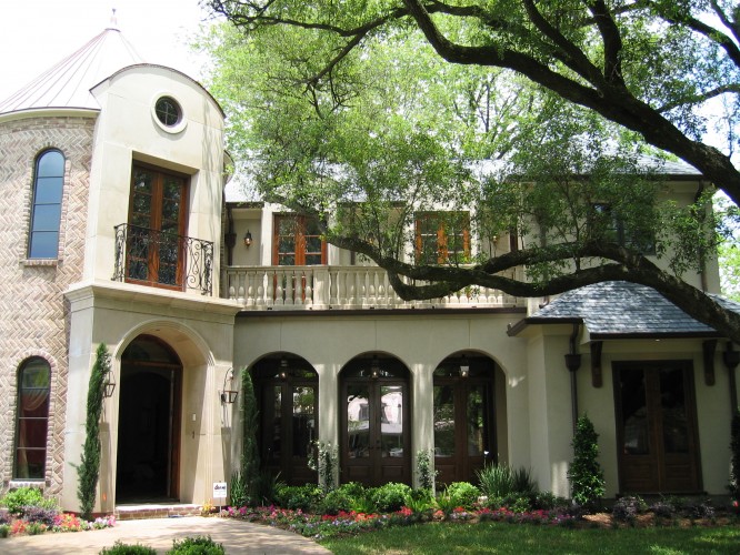 Custom built luxury home by award-winning Watermark Builders founded by Gary Lee in Bellaire Texas